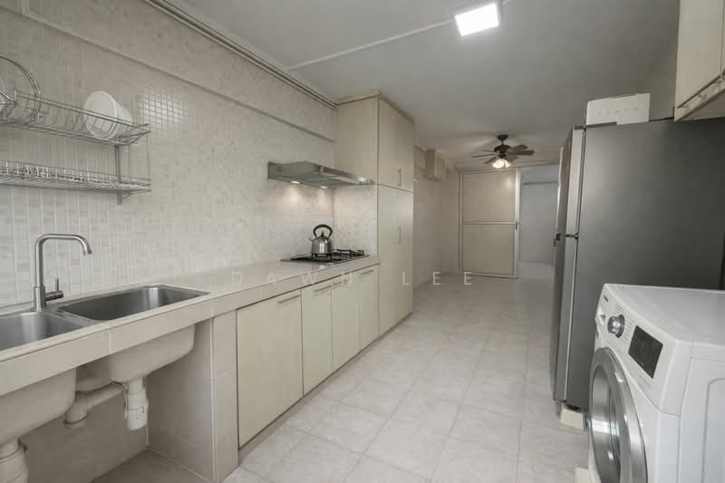 427 Ang Mo Kio Avenue 3 HDB Flat For Sale at S$ 590,000 | PropertyGuru Singapore - Kitchen