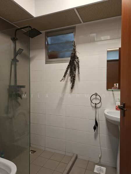 220B Sumang Lane HDB Flat For Sale at S$ 640,000 | PropertyGuru Singapore - common bathroom