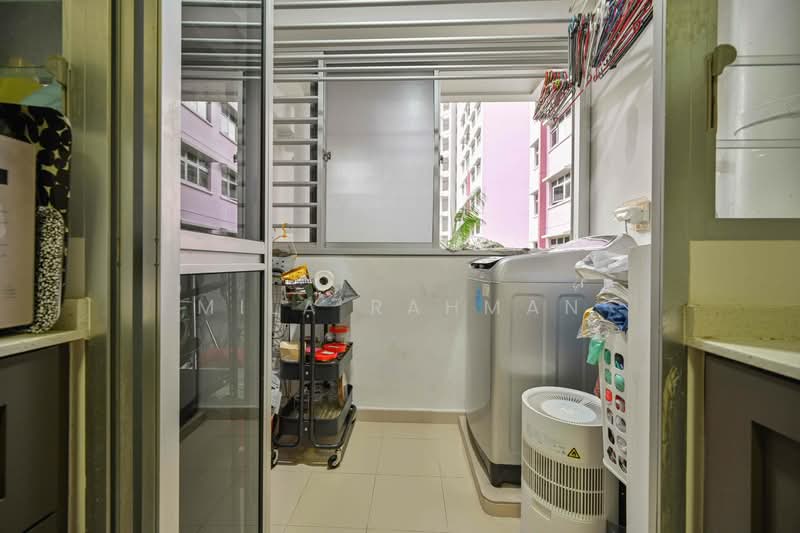 220B Sumang Lane, 220B Sumang Lane, 3 Bedrooms, 93 sqft, HDB Flat For Sale, by Mila Rahman, 500098389 - Balcony - PropertyGuru.com.sg