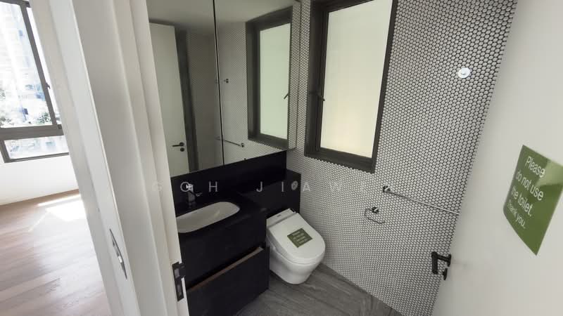 10 Evelyn Condominium For Sale at S$ 3,249,000 | PropertyGuru Singapore - Common Bath