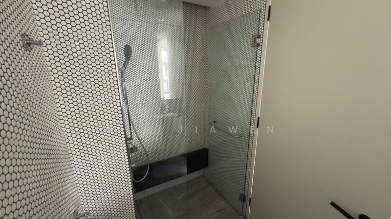 10 Evelyn Condominium For Sale at S$ 3,249,000 | PropertyGuru Singapore - Common Bath