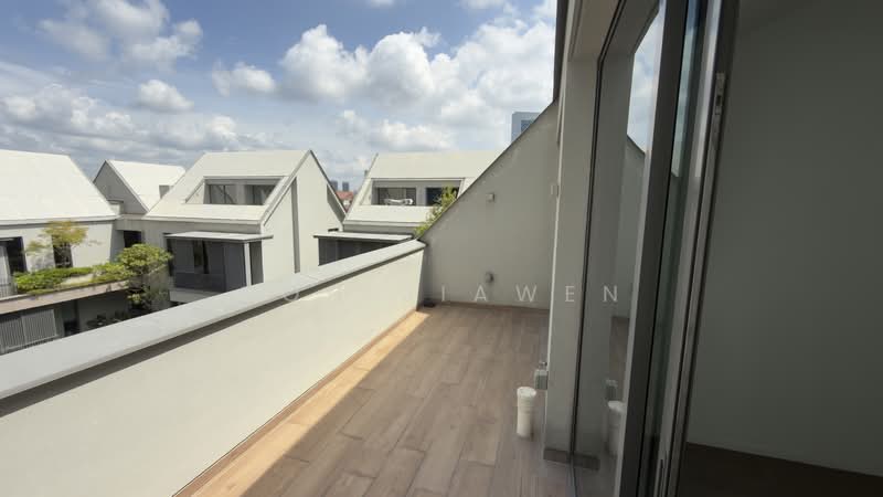 10 Evelyn Condominium For Sale at S$ 3,249,000 | PropertyGuru Singapore - Master Bedroom Balcony