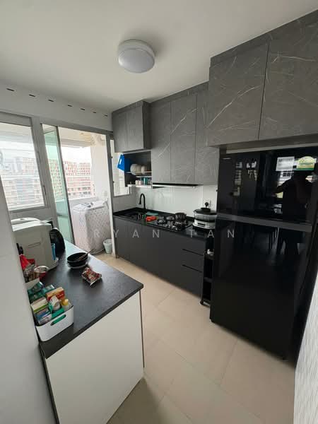 443D Bukit Batok West Avenue 8 HDB Flat For Sale at S$ 530,000 | PropertyGuru Singapore - Kitchen