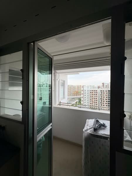 443D Bukit Batok West Avenue 8 HDB Flat For Sale at S$ 530,000 | PropertyGuru Singapore - Balcony