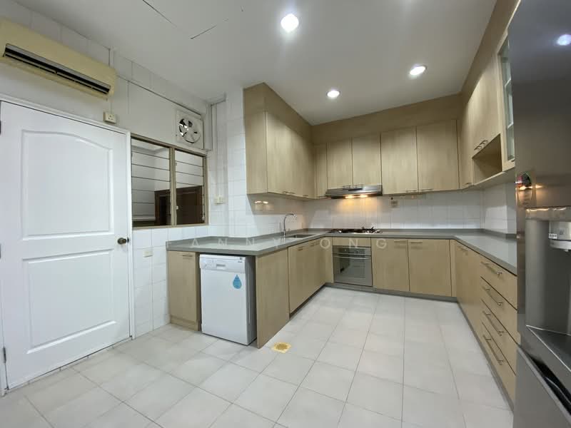 Leonie Condotel, 2 Leonie Hill Road, 4 Bedrooms, 4,843 sqft, Condominium For Rent, by Fanny Ong, 500098401 - Kitchen - PropertyGuru.com.sg