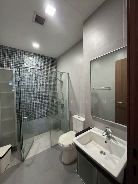 E-Space Apartment For Sale at S$ 1,420,000 | PropertyGuru Singapore - Master Bathroom
