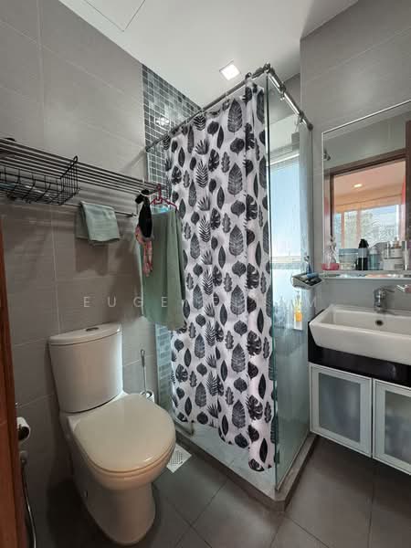 E-Space Apartment For Sale at S$ 1,420,000 | PropertyGuru Singapore - Common Bathroom