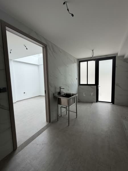 Brand New Freehold 3.5 Storey Inter-Terrace with Private Lift & Mezzanine in Kovan Estate Terraced House For Sale at S$ 6,500,000 | PropertyGuru Singapore - Interior