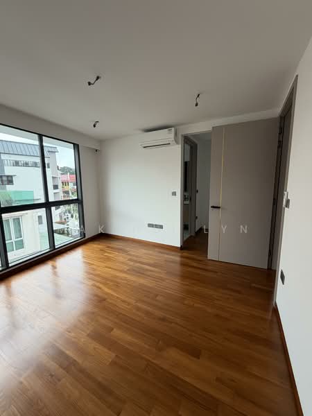 Brand New Freehold 3.5 Storey Inter-Terrace with Private Lift & Mezzanine in Kovan Estate Terraced House For Sale at S$ 6,500,000 | PropertyGuru Singapore - Bedroom