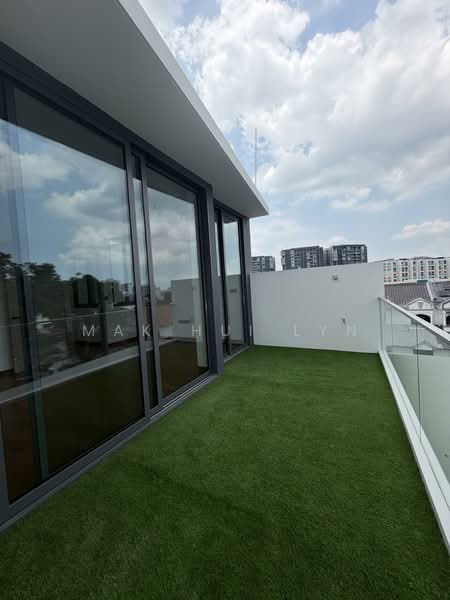 Brand New Freehold 3.5 Storey Inter-Terrace with Private Lift & Mezzanine in Kovan Estate Terraced House For Sale at S$ 6,500,000 | PropertyGuru Singapore - Balcony