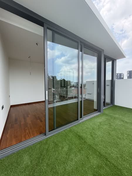 Brand New Freehold 3.5 Storey Inter-Terrace with Private Lift & Mezzanine in Kovan Estate Terraced House For Sale at S$ 6,500,000 | PropertyGuru Singapore - Balcony