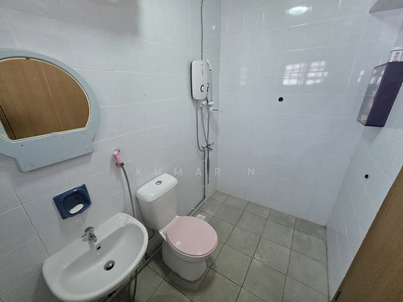 228A Compassvale Walk, 228A Compassvale Walk, 3 Bedrooms, 1,238 sqft, HDB Flat For Sale, by Kumar N, 500098433 - Bathroom - PropertyGuru.com.sg