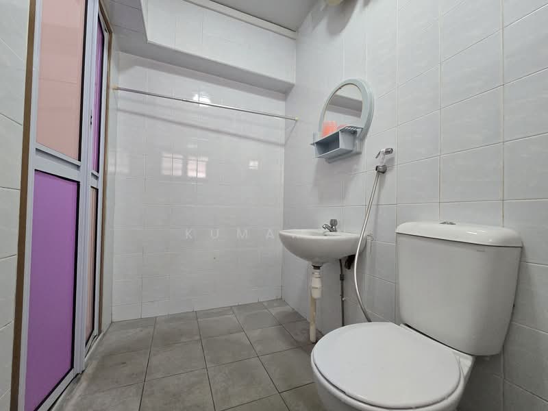 228A Compassvale Walk, 228A Compassvale Walk, 3 Bedrooms, 1,238 sqft, HDB Flat For Sale, by Kumar N, 500098433 - Bathroom - PropertyGuru.com.sg