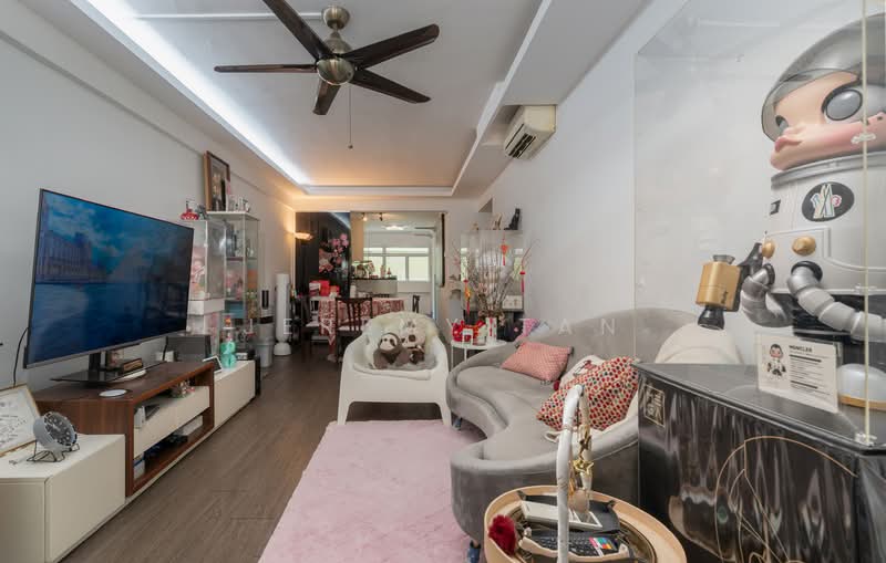 207 Yishun Street 21 HDB Flat For Sale at S$ 575,000 | PropertyGuru Singapore - Living Room