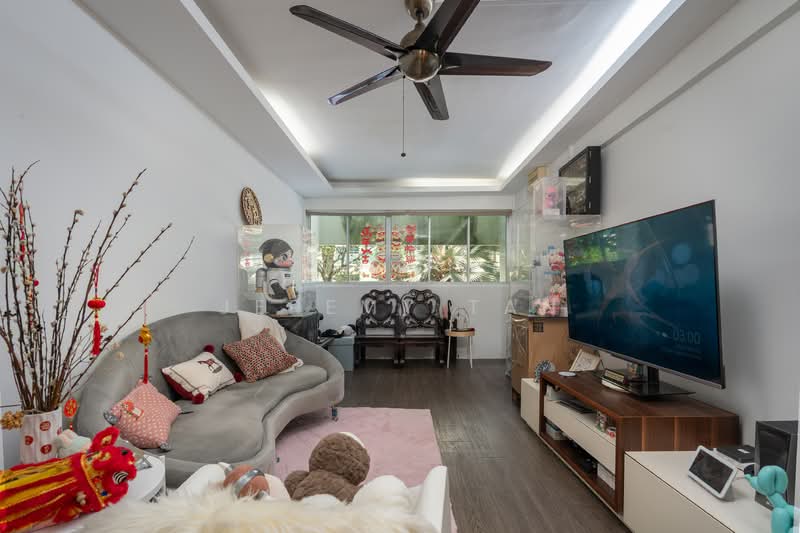 207 Yishun Street 21 HDB Flat For Sale at S$ 575,000 | PropertyGuru Singapore - Living Room