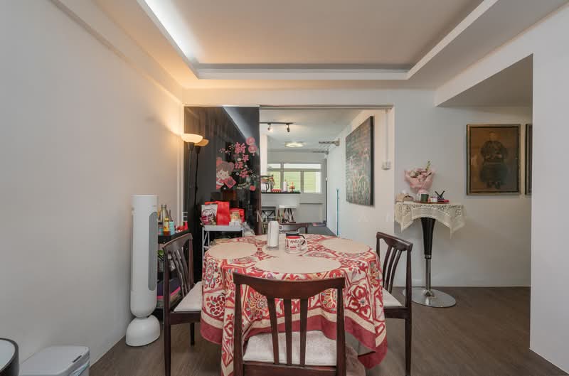 207 Yishun Street 21 HDB Flat For Sale at S$ 575,000 | PropertyGuru Singapore - Dining Room