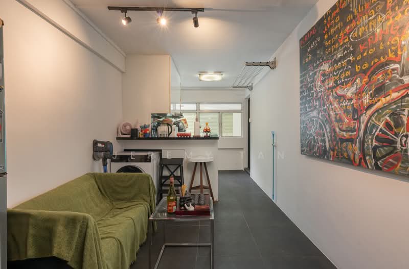 207 Yishun Street 21 HDB Flat For Sale at S$ 575,000 | PropertyGuru Singapore - Living Room