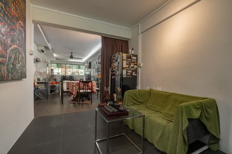 207 Yishun Street 21 HDB Flat For Sale at S$ 575,000 | PropertyGuru Singapore - Living Room