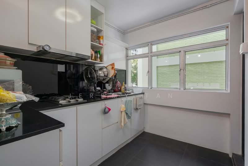 207 Yishun Street 21 HDB Flat For Sale at S$ 575,000 | PropertyGuru Singapore - Kitchen