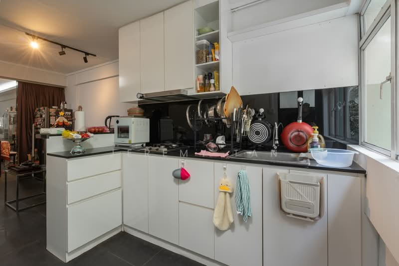 207 Yishun Street 21 HDB Flat For Sale at S$ 575,000 | PropertyGuru Singapore - Kitchen