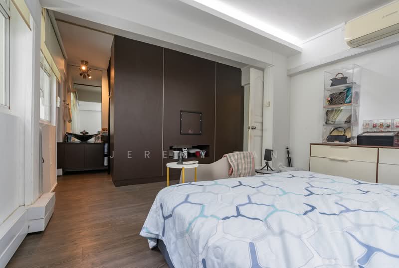 207 Yishun Street 21 HDB Flat For Sale at S$ 575,000 | PropertyGuru Singapore - Master Bedroom