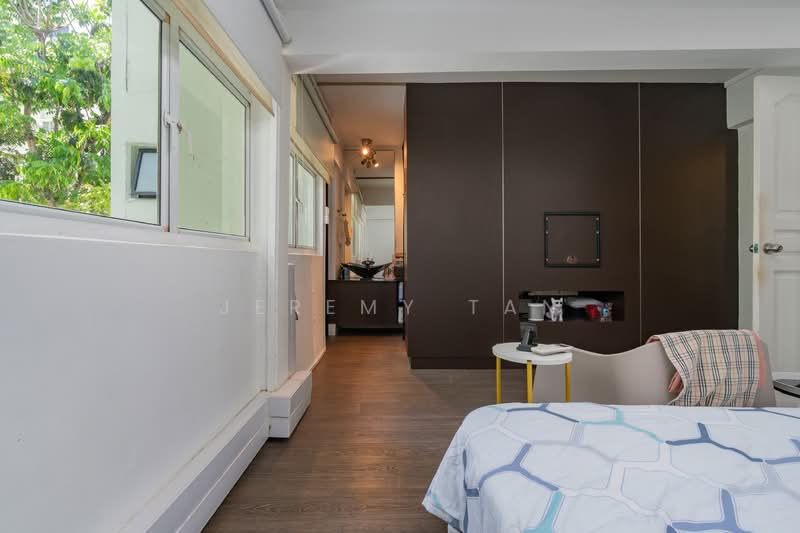 207 Yishun Street 21 HDB Flat For Sale at S$ 575,000 | PropertyGuru Singapore - Master Bedroom