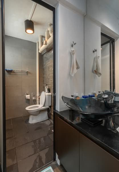 207 Yishun Street 21 HDB Flat For Sale at S$ 575,000 | PropertyGuru Singapore - Master Bathroom