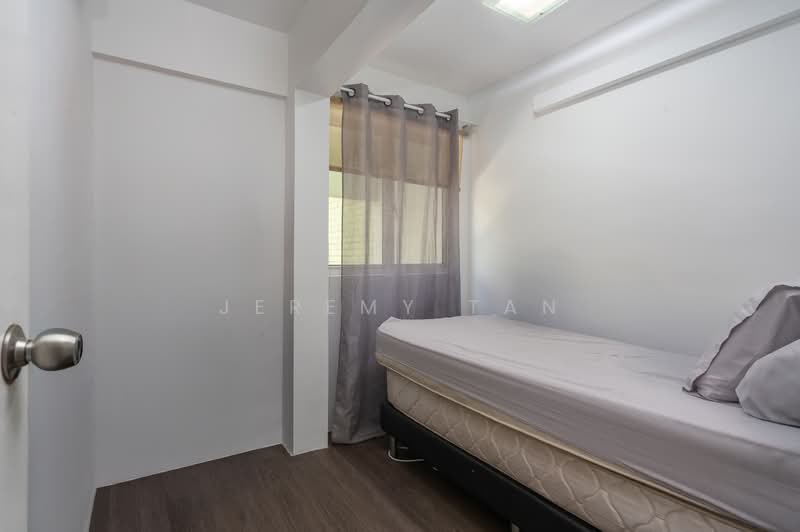 207 Yishun Street 21 HDB Flat For Sale at S$ 575,000 | PropertyGuru Singapore - Common Bedroom 1