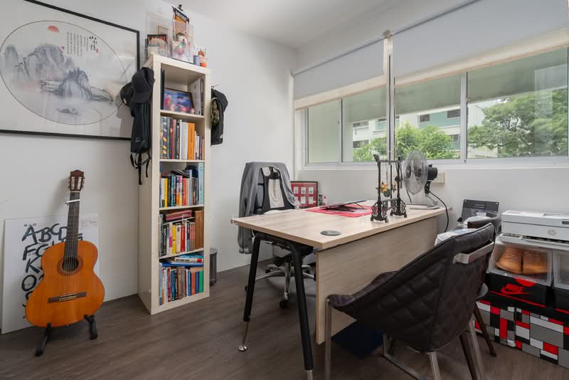 207 Yishun Street 21 HDB Flat For Sale at S$ 575,000 | PropertyGuru Singapore - Common Bedroom 2 / Study