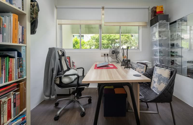 207 Yishun Street 21 HDB Flat For Sale at S$ 575,000 | PropertyGuru Singapore - Common Bedroom 2 / Study