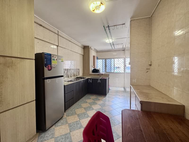 162 Bukit Batok Street 11, 162 Bukit Batok Street 11, 2 Bedrooms, 796 sqft, HDB Flat For Rent, by Desrina Goh, 500098456 - Kitchen - PropertyGuru.com.sg