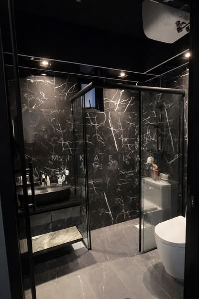 673B Edgefield Plains HDB Flat For Sale at S$ 550,000 | PropertyGuru Singapore - Bathroom