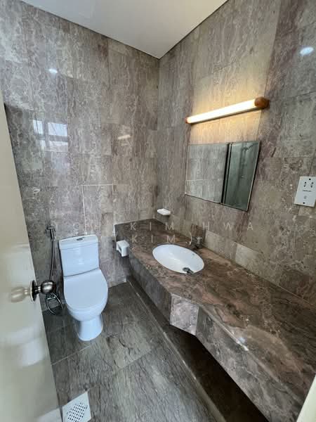 Newly Renovated, Spacious 2 Bedrooms King Albert Park Mrt!, , 2 Bedrooms, 1,151 sqft, Apartment For Rent, by Toh Kim Hwa (Kim), 500098479 - Bathroom - PropertyGuru.com.sg