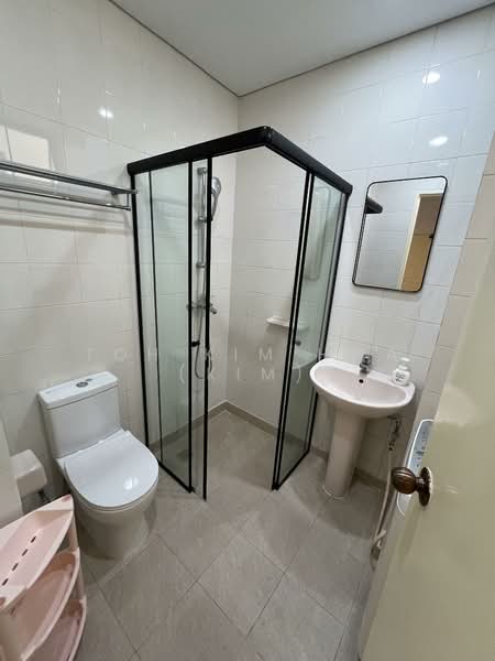 Newly Renovated, Spacious 2 Bedrooms King Albert Park Mrt!, , 2 Bedrooms, 1,151 sqft, Apartment For Rent, by Toh Kim Hwa (Kim), 500098479 - Bathroom - PropertyGuru.com.sg