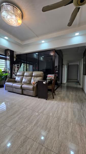 484D Choa Chu Kang Avenue 5 HDB Flat For Sale at S$ 660,000 | PropertyGuru Singapore - Living Room