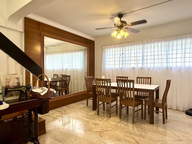 245 Tampines Street 21 HDB Flat For Sale at S$ 1,000,000 | PropertyGuru Singapore - Dining Room