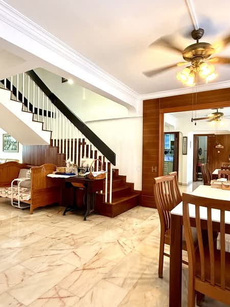 245 Tampines Street 21 HDB Flat For Sale at S$ 1,000,000 | PropertyGuru Singapore - Interior