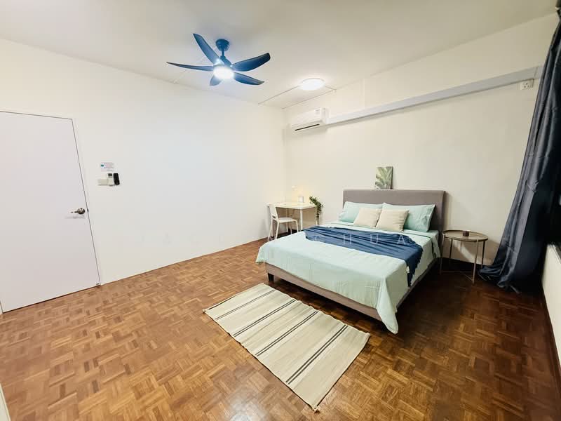 Ridgewood Condominium, 1 Ridgewood Close, Room Rental, 80 sqft, Condominium For Rent, by Jaclyn Chua, 500098491 - #20-xx R4) Premium Common Queen - PropertyGuru.com.sg