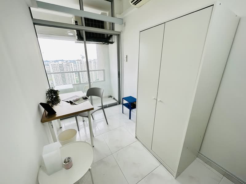 Ridgewood Condominium, 1 Ridgewood Close, Room Rental, 80 sqft, Condominium For Rent, by Jaclyn Chua, 500098491 - #19-xx R4) Common Single w/ Balcony - PropertyGuru.com.sg