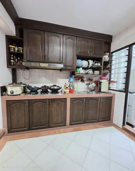 664 Woodlands Ring Road HDB Flat For Sale at S$ 525,000 | PropertyGuru Singapore - Kitchen