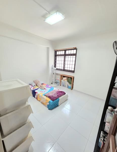 664 Woodlands Ring Road HDB Flat For Sale at S$ 525,000 | PropertyGuru Singapore - Bedroom