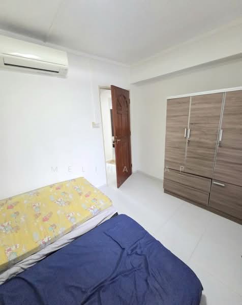 664 Woodlands Ring Road HDB Flat For Sale at S$ 525,000 | PropertyGuru Singapore - Bedroom