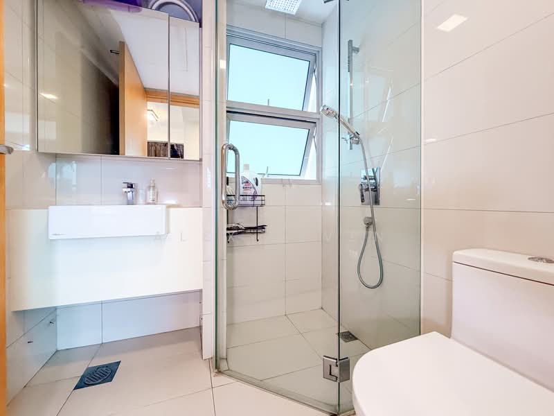 Eight Riversuites Condominium For Sale at S$ 1,480,000 | PropertyGuru Singapore - Bathroom