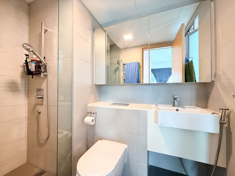 Eight Riversuites Condominium For Sale at S$ 1,480,000 | PropertyGuru Singapore - Bathroom