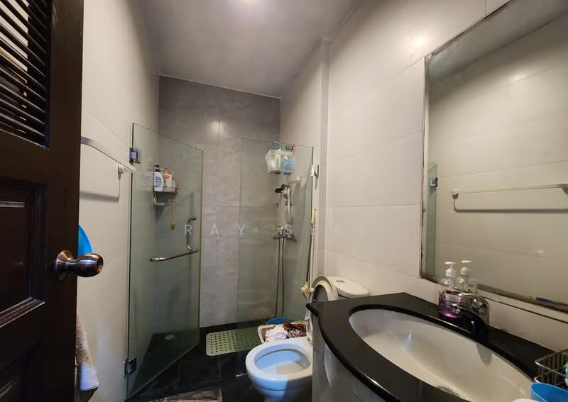 Jalan Kayu Estate Corner Terrace For Sale at S$ 4,200,000 | PropertyGuru Singapore - Bathroom