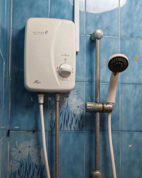 Lakepoint Condo, 2 Lakepoint Drive, 2 Bedrooms, 1,050 sqft, Condominium For Rent, by Lorina Liu, 500098538 - PropertyGuru.com.sg