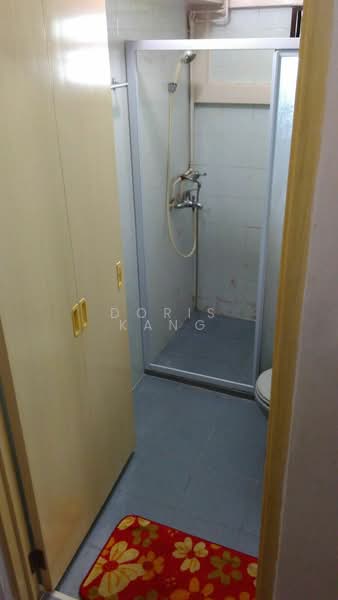329 Sembawang Close, 329 Sembawang Close, Room Rental, 120 sqft, HDB Flat For Rent, by Doris Kang, 500098542 - Bathroom - PropertyGuru.com.sg