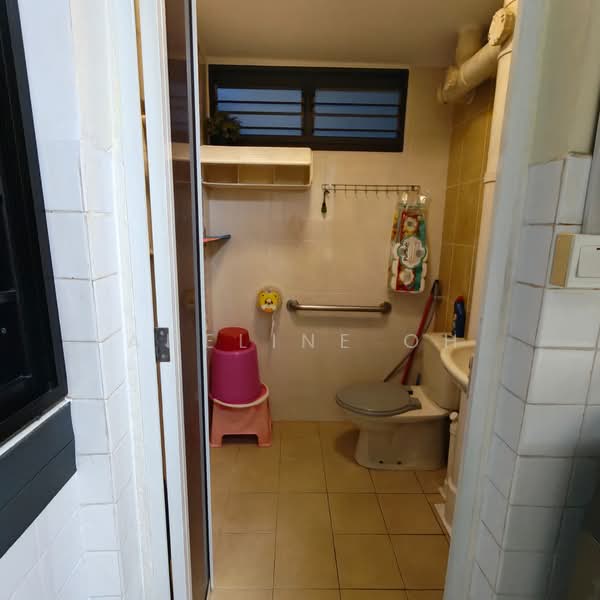 69 Bedok South Avenue 3, 69 Bedok South Avenue 3, 2 Bedrooms, 721 sqft, HDB Flat For Rent, by Adeline Oh, 500098550 - Bathroom - PropertyGuru.com.sg