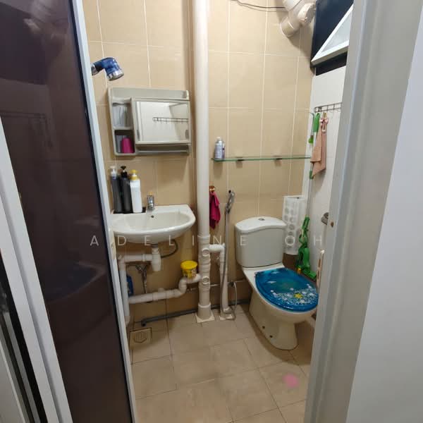 69 Bedok South Avenue 3, 69 Bedok South Avenue 3, 2 Bedrooms, 721 sqft, HDB Flat For Rent, by Adeline Oh, 500098550 - Bathroom - PropertyGuru.com.sg