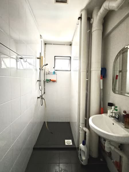470 Jurong West Street 41 HDB Flat For Sale at S$ 920,000 | PropertyGuru Singapore - Bathroom